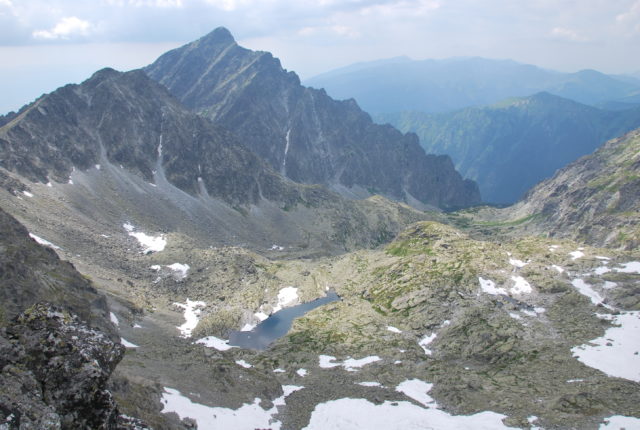 Widok z&nbsp;Furkotu na&nbsp;Krywań (2494 m n.p.m.) - opadający charakterystycznym grzebieniem w&nbsp;dolinę Niewcyrki